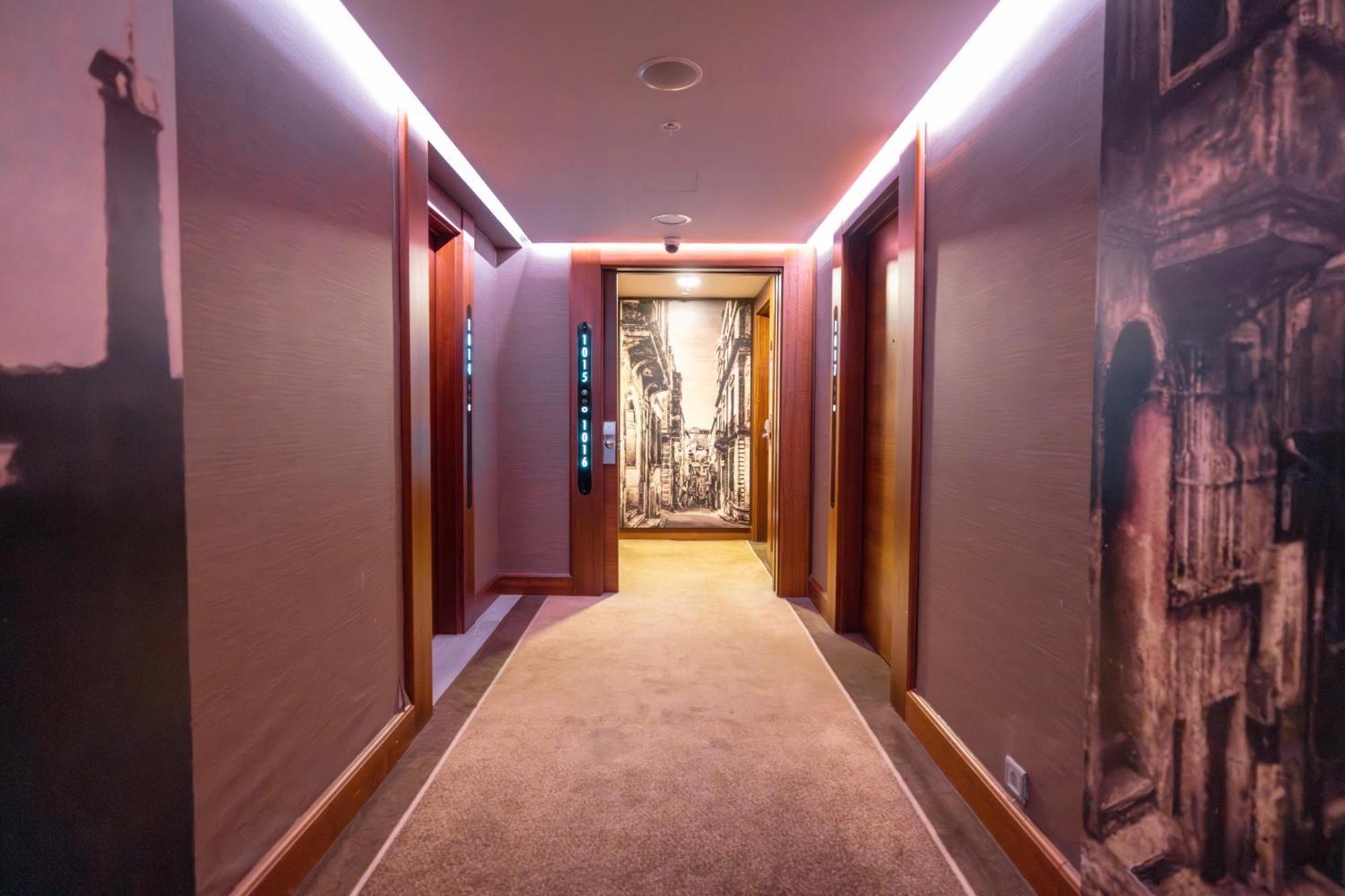 Dedeman Bostanci Istanbul Hotel & Convention Center Zewnętrze zdjęcie A corridor at the hotel